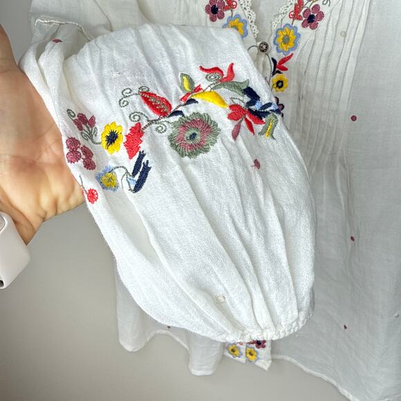 For the Republic Medium Boho Embroidered V-Neck Button-Front Pintuck Top Blouse - Picture 5 of 8